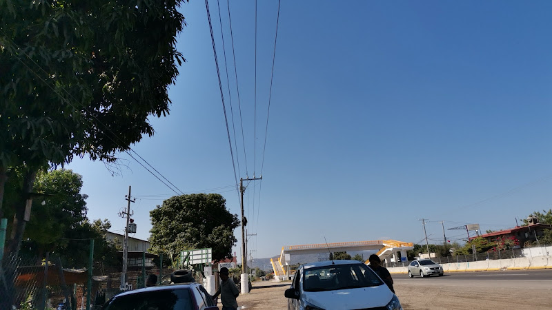 Llantera Colima Km 42