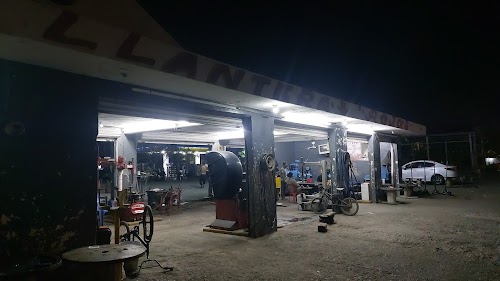 Llantera Rojas